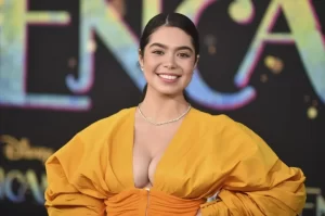 Auli’i Cravalho Net Worth 2022